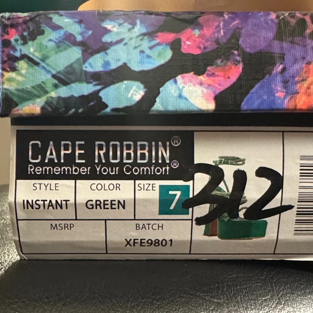 Cape Robbin 🔥Elegant Green Strappy Platform Heels SIZE 7 ✅ BRAND NEW IN BOX